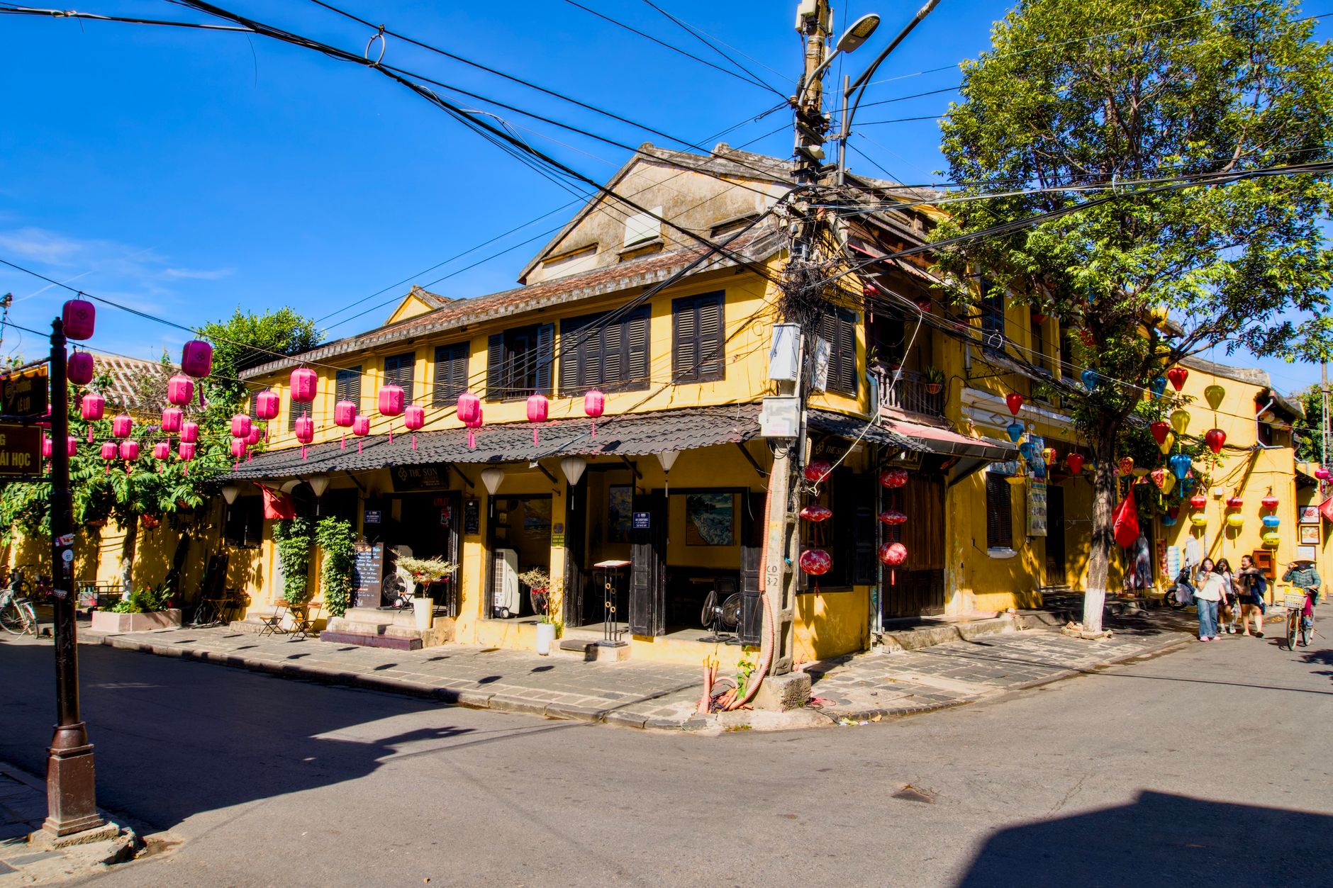 Gule huse og røde lanterner i Hội Ans gamle by